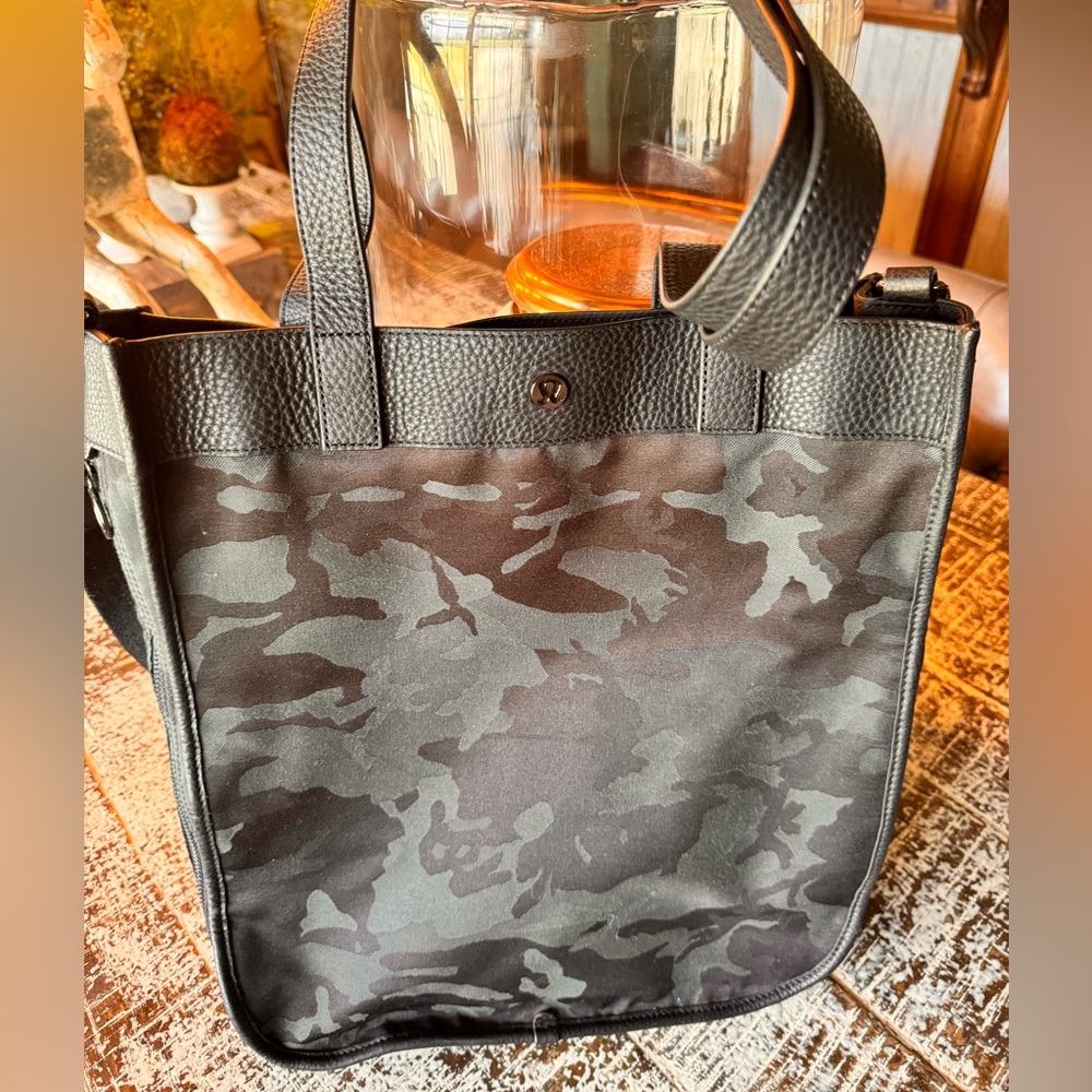 Lululemon tote bag